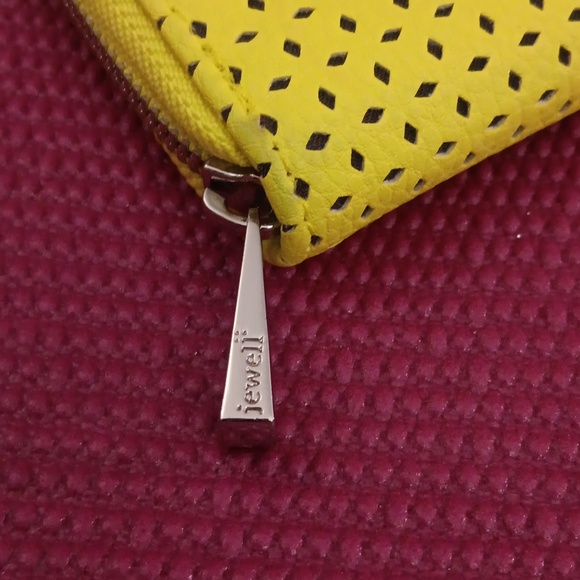 Thirty-One - Picture 4 of 7